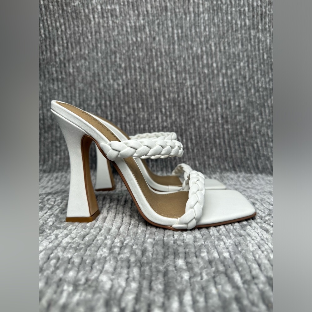 WHITE HEELS OPEN TOE - SIZE 7